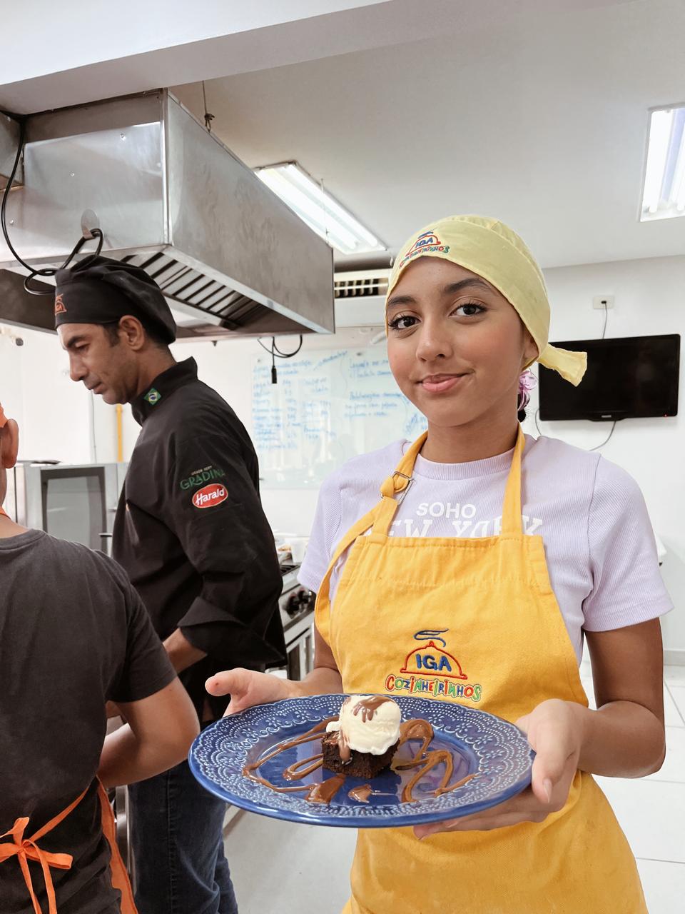 Aluno na cozinha do IGA Cabo Frio