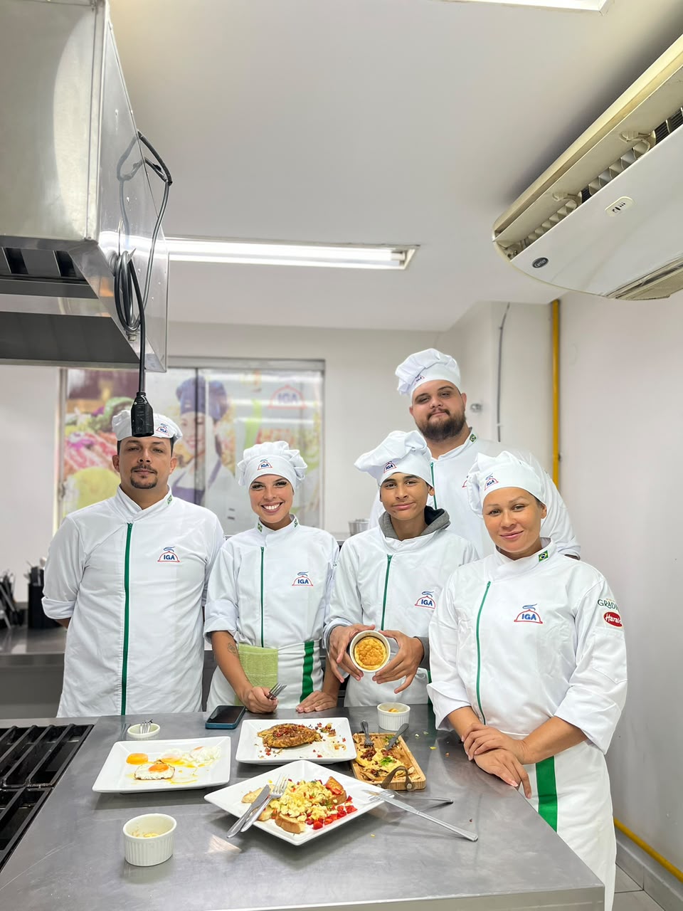 Aluno na cozinha do IGA Cabo Frio